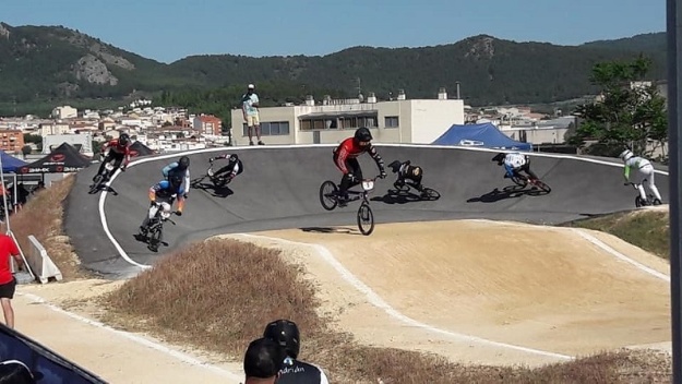 Participants en el circuit de BMX en Alcoi jpg