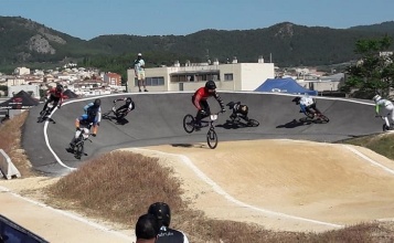 Participants en el circuit de BMX en Alcoi jpg