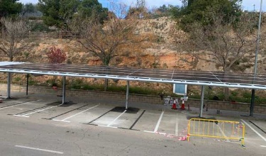 Parking con pérgola fotovoltaica en Cotes Altes