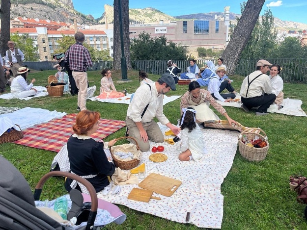 Pícnic modernista al parc de Cervantes en 2024