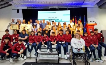 L'alcalde d'Alcoi amb els premiats en els Premis de l'esport 2025