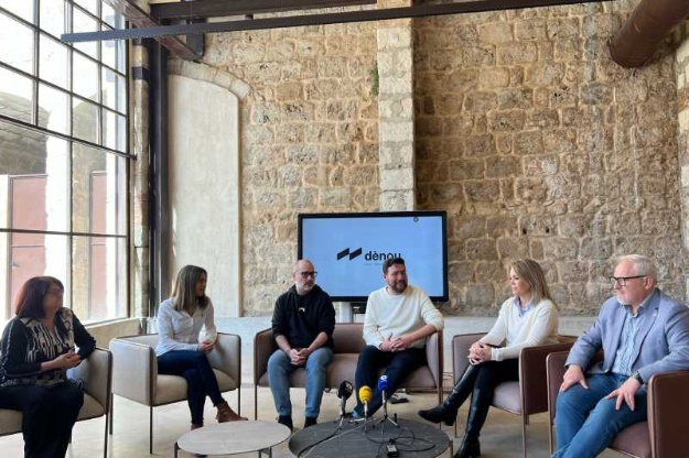 Àlex Cerradelo, Lucía Pascual, Diana Ortiz, Pau Bernabéu, Bea Domenech i Pepe Valiente en Rodes durant la presentació