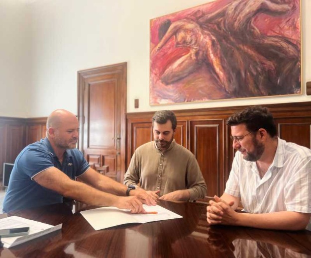 Signatura de la compra dels locals del Consultori de la Zona Alta