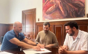 Signatura de la compra dels locals del Consultori de la Zona Alta