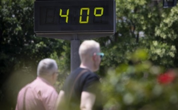 Termòmetre de carrer marcant 40 graus