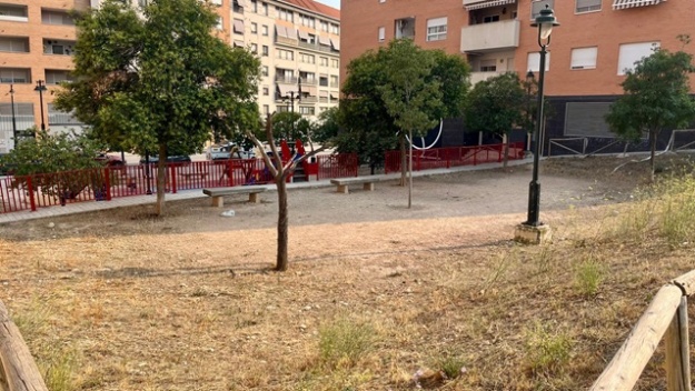 Espacio en el que estará la pista deportiva en la zona verde de la Avenida Carmen Vidal