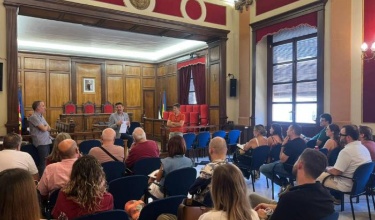 Àlex Cerradelo reunit amb les diferents entitats en el Saló de Plens