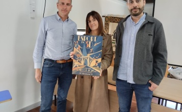 Alberto Belda, Raquel Bonillo i Carles Sansalvador amb el cartell guanyador