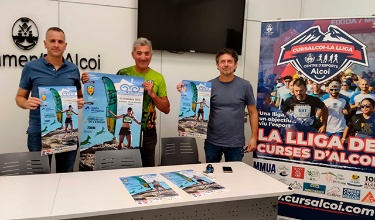 Alberto Belda, Siba Sellés i Miquel Lucas amb cartells de la prova
