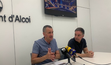 El regidor d'Esports, Alberto Belda i l'assessor d'Esports, Javi López en roda de premsa