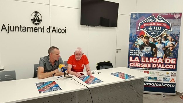 Alberto Belda i el president del Club Atletisme Alcoi en Roda de Premsa