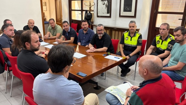 Alcalde, regidors, tècnics i Policia Local en la reunió d'avaluació de danys