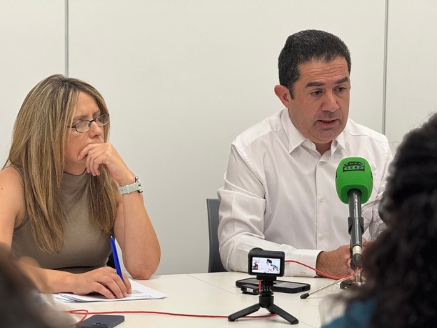 Alcalde de Alcoi y concejal de urbanismo Vanessa Moltó en rueda de prensa