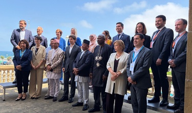 Aroa Mira y Toni Francés junto al resto de representantes de municipios