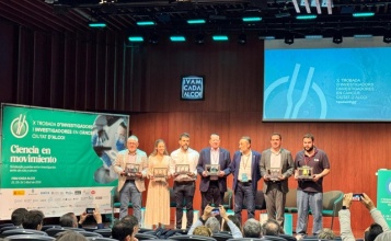 Autoritats en l'escenari en l'acte  inaugural de la Jornada