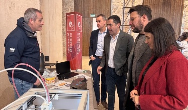 Belda, Francés i Cerradelo, junt a la tècnica municipal de l'àrea visitant la Fira