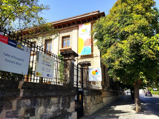 Fachada del Centre Cervantes Jove (CCJ)