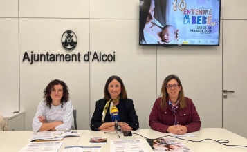 La Regidora Aroa Mira i tècnics del departament en roda de premsa