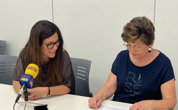 La regidora Lorena Zamorano amb Mª José Lorenzo de l'Associació Modernista en roda de premsa