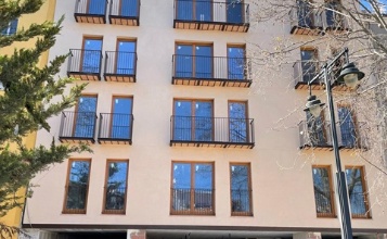 Façana de l'edifici de Sant Mateu 102