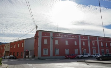 Façana del col·legi José Arnauda