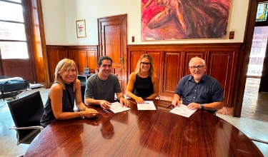 Elisa Guillem, Toni Francés, Diana Ortiz, y Pau Bernabeu firman el convenio
