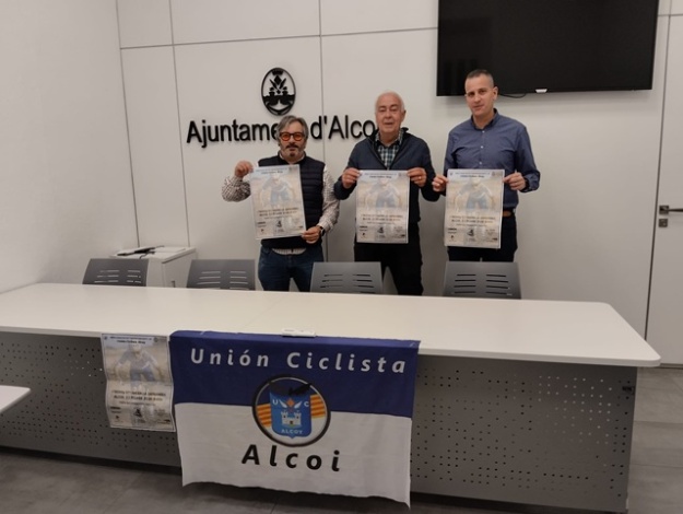 Encarregat del circuit, president de la UCA i Alberto Belda en roda de premsa