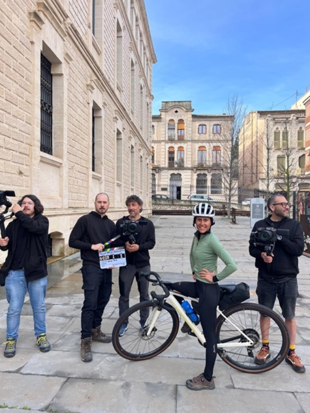 Equipo de 'Un país en bicicleta' durante la grabación en Alcoy