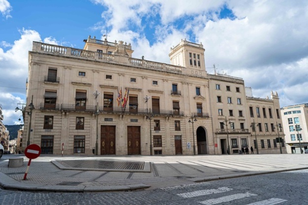 Façana principal de l'Ajuntament d'Alcoi
