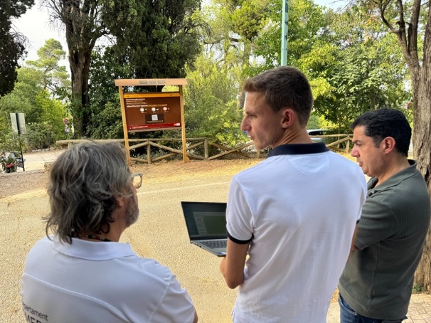Alcalde i tècnics municipals en la jornada de la Font Roja