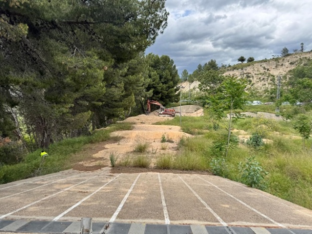 Grua treballant en la pista de BMX
