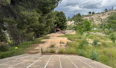 Grua treballant en la pista de BMX