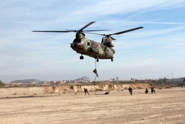helicopter en les maniobres actuació MOE