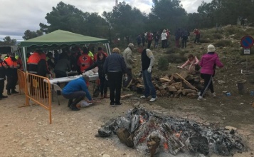 Foguera en la Romeria de Sant Antoni per rostir l'esmorzar