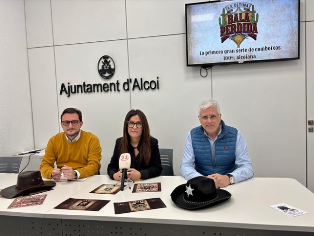 Jordi Linares, Lorena Zamorano i Roberto Pérez en roda de premsa