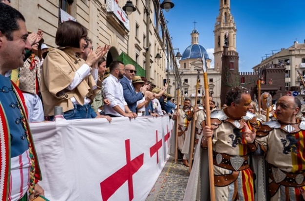 La ministra Diana Morant a la tribuna d'autoritats mirant l'Entrada