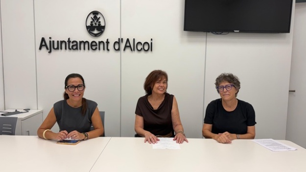 Lorena Zamorano, Belén Jordá y Clara Aura en rueda de prensa