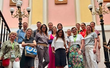 Lorena Zamorano i Paola Pons amb la resta de representants a Budapest