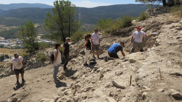 Lorena Zamorano visita l'excavació d'El Castellar