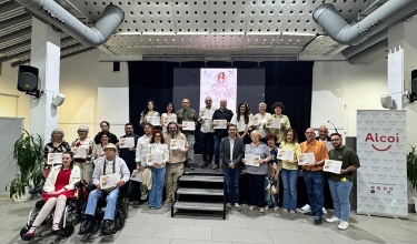 Lorena Zamorano i Toni Francés amb representants de les entitats col·laboradores en la VII Fira Modernista