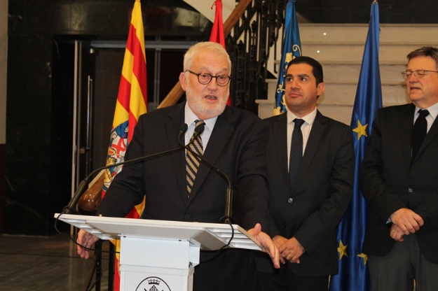 Luis Boyer al CADA amb Toni Francés i Ximo Puig el dia de l'inauguració
