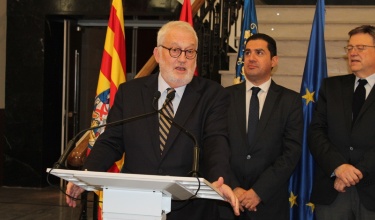Luis Boyer al CADA amb Toni Francés i Ximo Puig el dia de l'inauguració