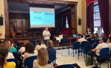 Presentació de la Mesa de Convivència a la Sala de Plens per part de l'Agent Tutor