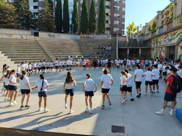 Alumnes durant l'Olimpíada Escolar al parc de la Zona Nord