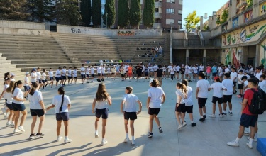 Alumnos durante la Olimpiada Escolar en el parque de la Zona Nord