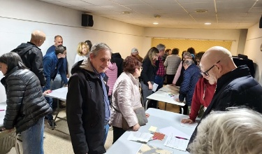 Personas debatiendo en la sesión de consulta ciudadana