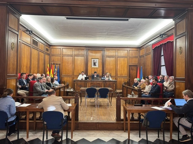 Ple municipal reunit en el Saló de Plens