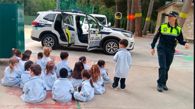 Policia local amb alumnat d'Educació Viària
