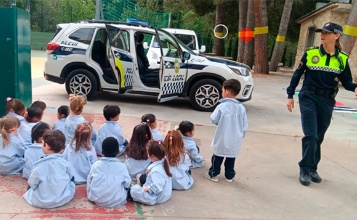 Policia local amb alumnat d'Educació Viària