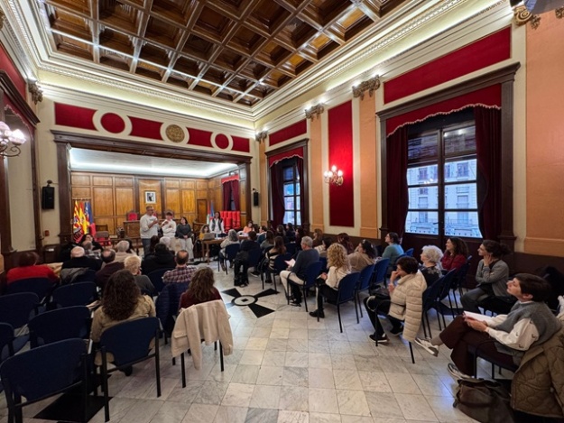 Presentación del proyecto José Arnauda en la reunión mantenida en la Sala de Plenos del Ayuntamiento